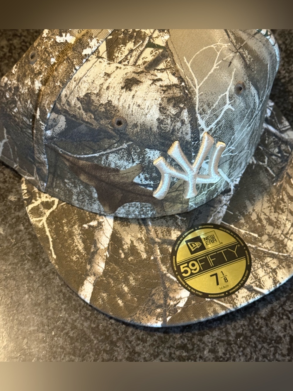 New Era 59FIFTY Fitted Cap in Camo with White NY Logo 7 1/8 Realtree edition